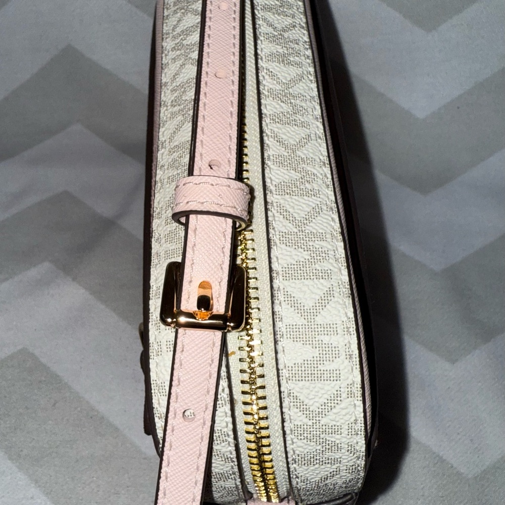 Michael Kors Jet Set Large Logo Crossbody Bag - Picture 4 of 6